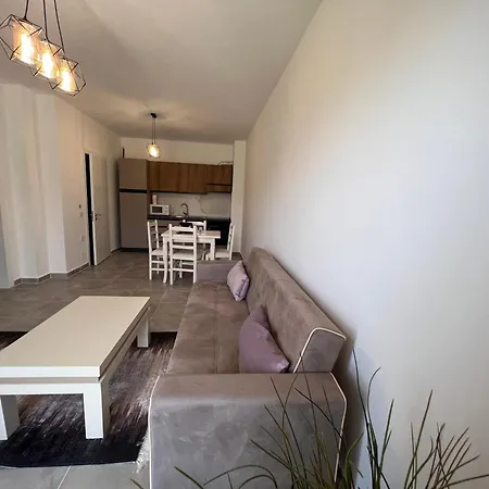 Sunny Nest Apartment